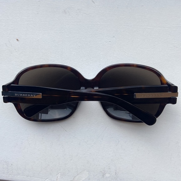 Authentic BURBERRY Round Sunglasses - Picture 11 of 11